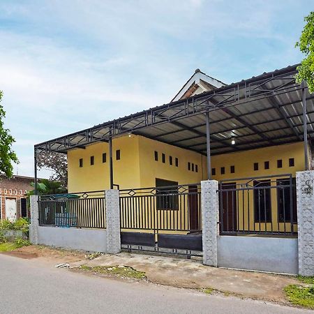 Oyo Life 91869 Insan Mulia Kost Syariah Hotel Mojokerto Exterior photo